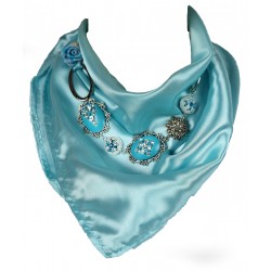 Saténový šátek s náhrdelníkem